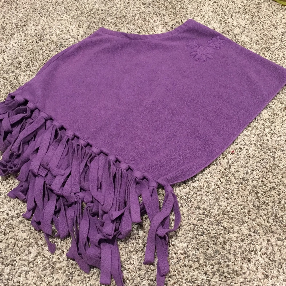 The Children’s Place girls XS (4) purple shawl.